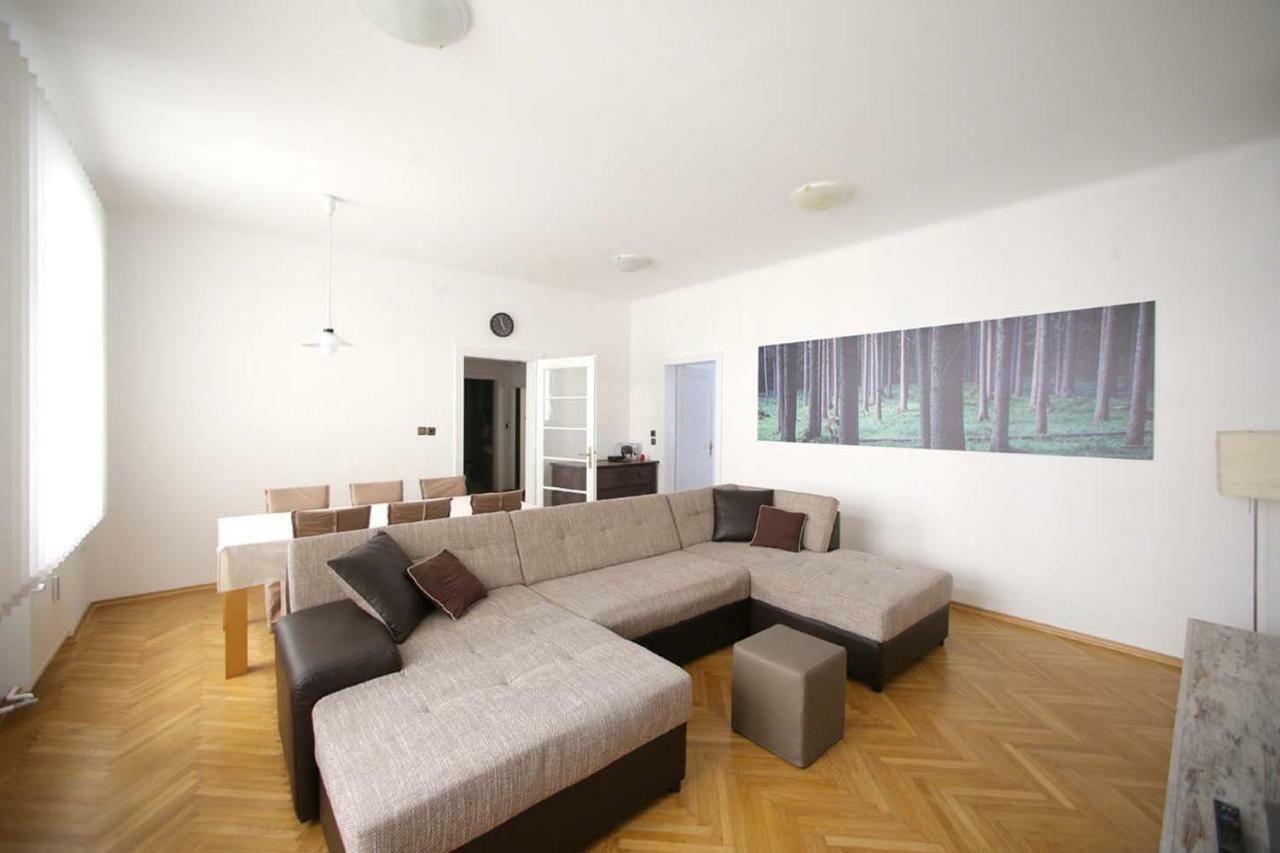 Skyscraper Apartment Tour As Ljubljana Exteriör bild