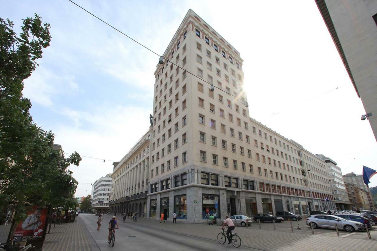 Skyscraper Apartment Tour As Ljubljana Exteriör bild